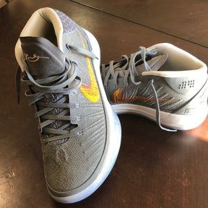 Boy’s Kobe Bryant basketball shoes